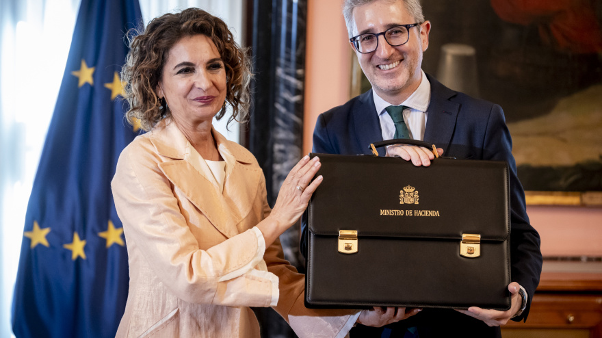 Los ministros de Hacienda, María Jesús Montero y Arcadi España