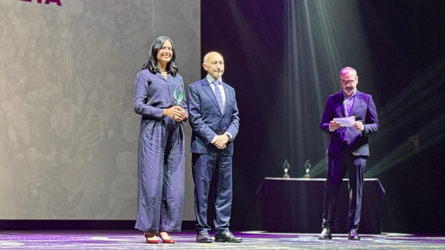 El premio que otorga Dfa lo recogió ayer en Zaragoza la alcaldesa de Huesca