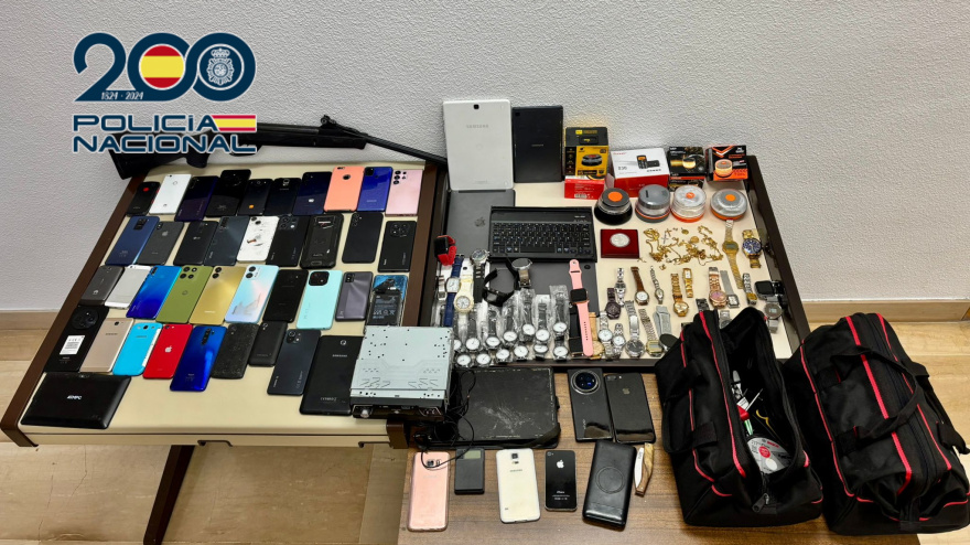 La Policía Nacional desmantela en un domicilio un importante punto de venta dedicado a la receptación de objetos robados