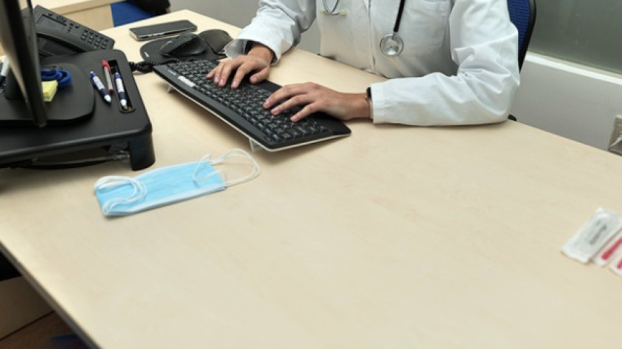 Imagen de Archivo de un médico en la consulta