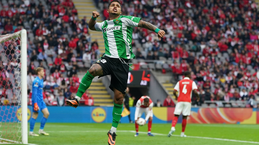 Cucho Hernández celebrando el gol ante el Braga