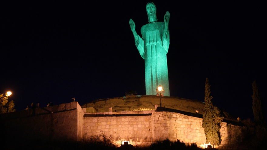 Cristo del Otero, obra del escultor Victorio Macho, que con más de 20 metros de altura se alza sobre un cerro y constituye el símbolo de la ciudad de Palencia