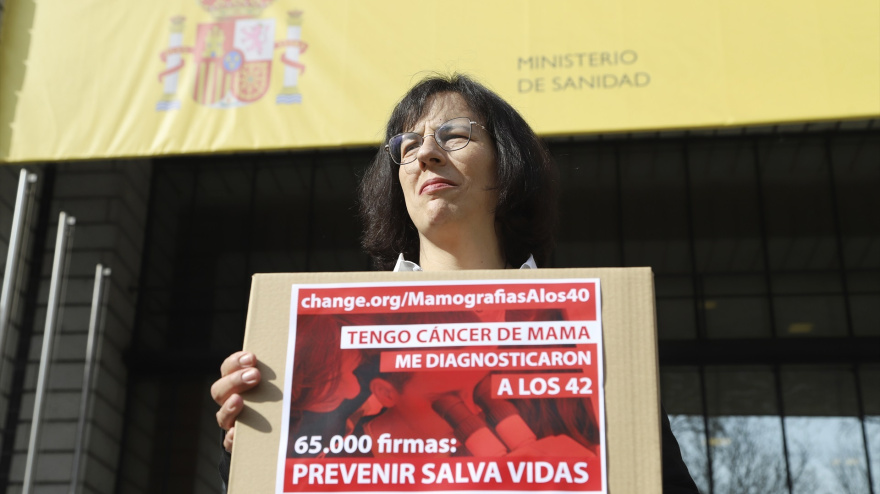 María Varela, la gallega con cáncer metastásico, en el Ministerio de Sanidad