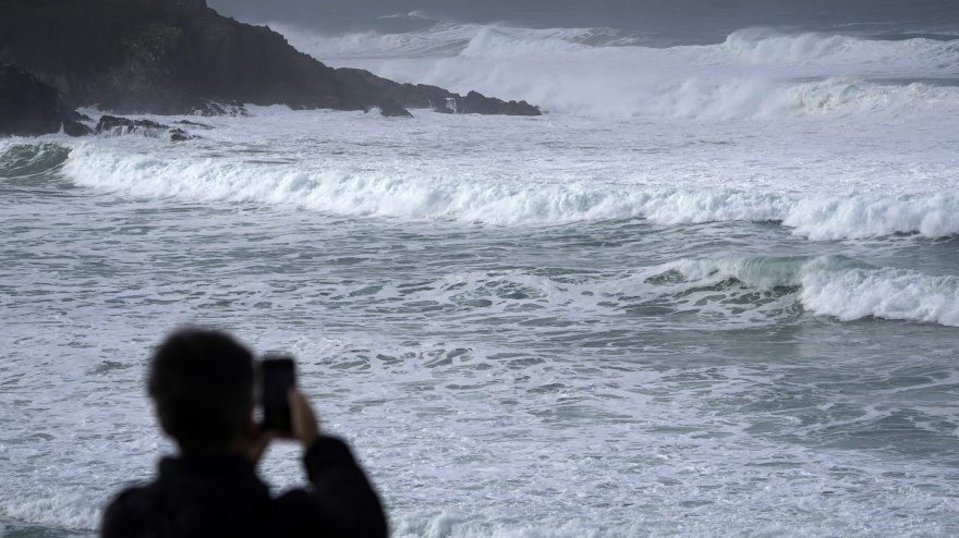 Intenso oleaje en la Playa de Tapia de Casariego