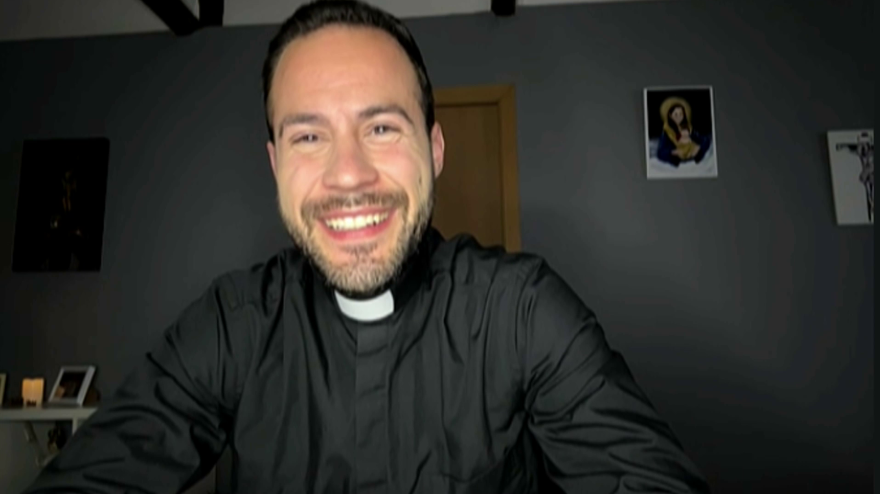 Fidel Gómez, sacerdote y presentador de 'Un lugar en la tierra'