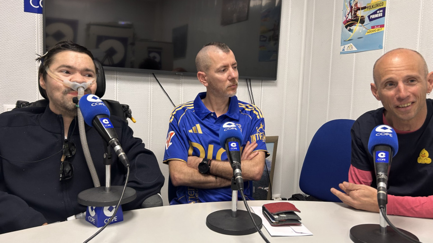 Imagen de Quique, Alain y Rául en los estudios de Cope
