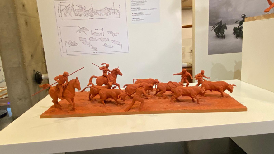 Presentación de la maqueta de La Saca que dará pie a la mayor escultura en bronce de la ciudad