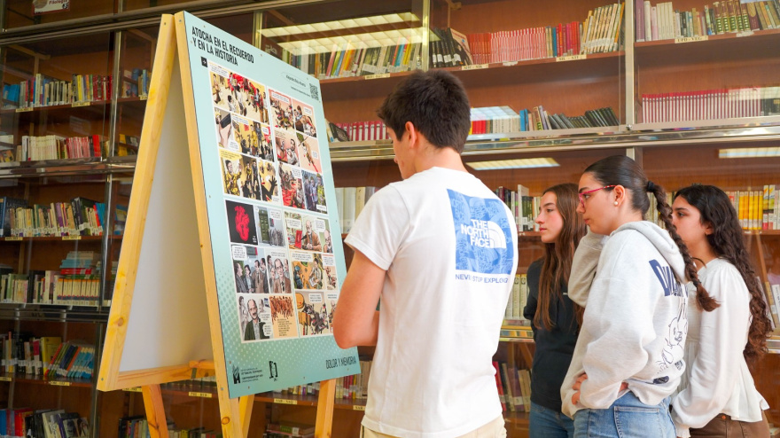 El Colegio La Salle de Santander inaugura una exposición sobre la historia del terrorismo en España
