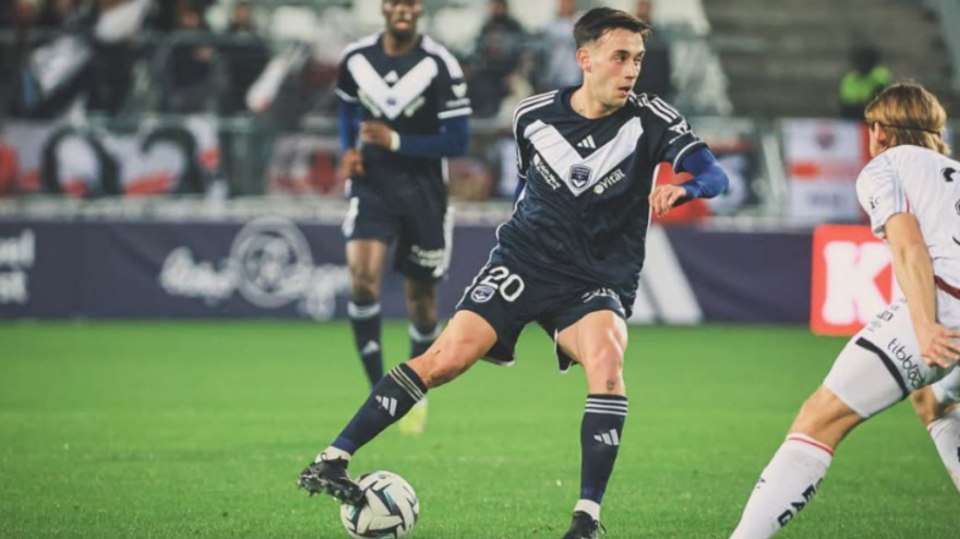 Pedro Díaz jugando con el Girondins