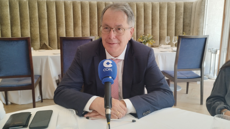 El coordinador del Grupo Popular en la Comisión de Defensa del Parlamento Europeo, Nicolás Pascual de la Parte, durante su intervención en el programa Converses