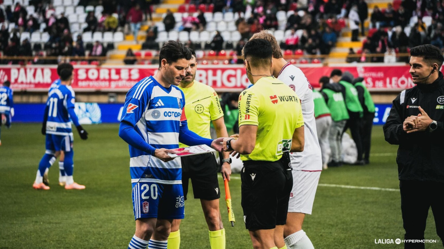 Sergio Ruiz fue el capitán del Granada en el partido de la primera vuelta frente a la Cultural Leonesa