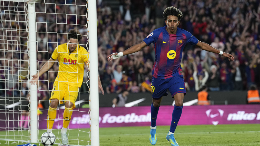 Lamine Yamal celebra el 3-1 del Barcelona contra el Espanyol