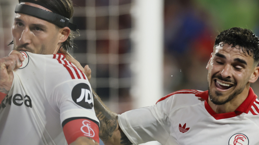 Gudelj celebrando el gol ante el Atlético