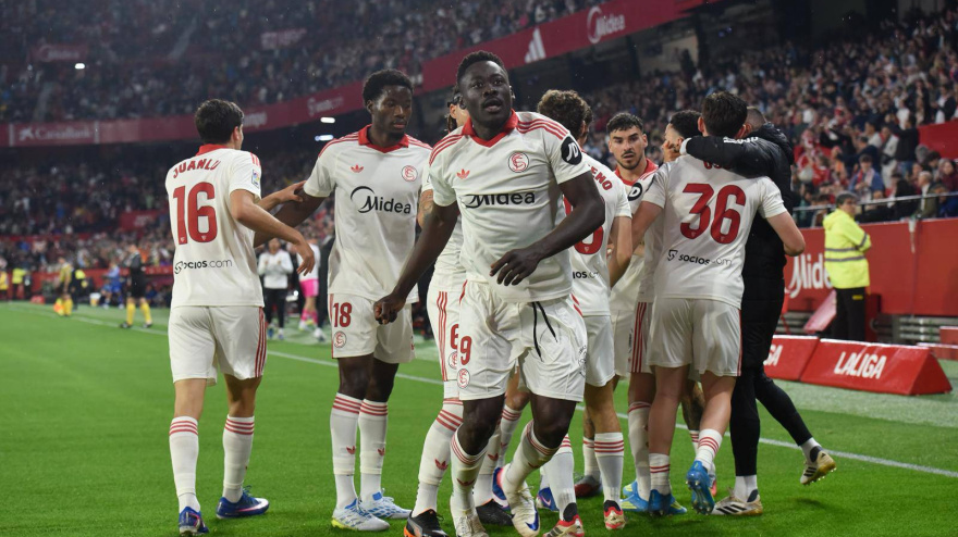 Spanish La Liga EA Sports soccer match Sevilla vs Atletico de Madrid at Ramon Sanchez Pizjuan stadium in Sevilla, Spain. 11 April 2026JORNADA 31 LIGA EA SPORTS900/Cordon Press