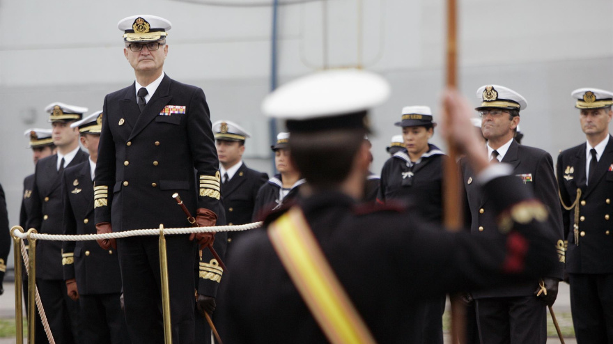 El almirante de la flota, Juan Rodríguez Garat, recorrió las unidades de la Flota en el Arsenal Militar de Ferrol en la primera visita tras su nombramiento para el puesto