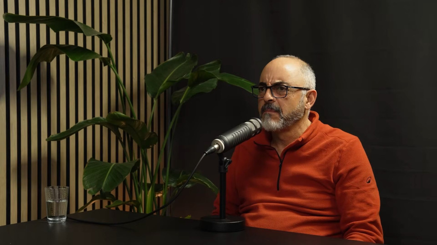 Romualdo González, agricultor de pistachos