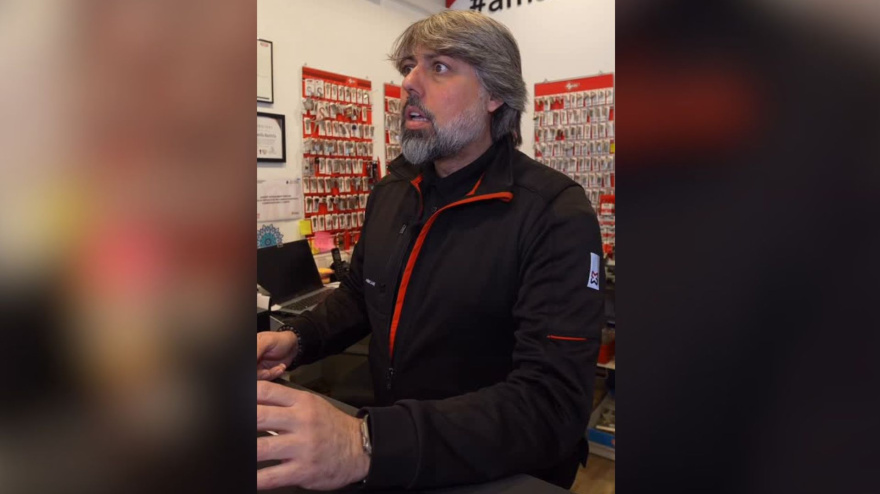 Eddie Revilla, cerrajero