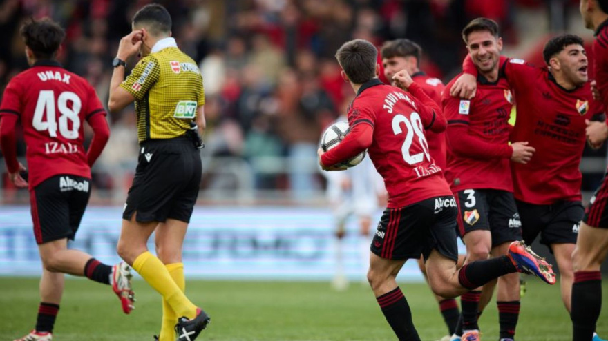 Los jugadores del Mirandés celebran el empate contra el Castellón