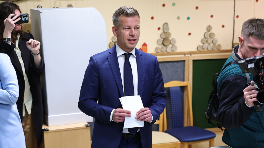 BUDAPEST, April 12, 2026  -- Peter Magyar, leader of Hungary's opposition party Tisza, casts his ballot at a polling station in Budapest, Hungary, April 12, 2026. Hungary's parliamentary elections kicked off at 6:00 a.m. local time (0400 GMT) on Sunday, with about 8.1 million eligible voters, according to the National Election Office.,Image: 1090364431, License: Rights-managed, Restrictions: , Model Release: no, Credit line: David Balogh / Xinhua News / Europa PressEditorial licence valid only for Spain and 3 MONTHS from the date of the image, then delete it from your archive. For non-editorial and non-licensed use, please contact EUROPA PRESS.David Balogh / Xinhua News / Europa Press / ContactoPhoto12/4/2026