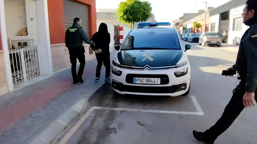 La Guardia Civil detiene a un hombre en Dolores por tres estafas mediante la técnica de smishing
