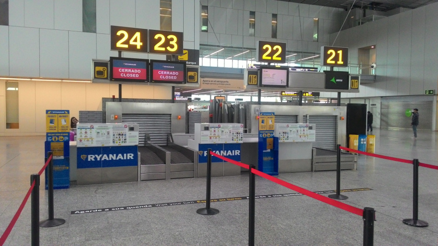 Aeropuerto Santiago vacío