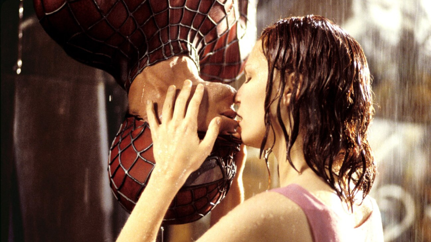 El beso mítico de Spiderman