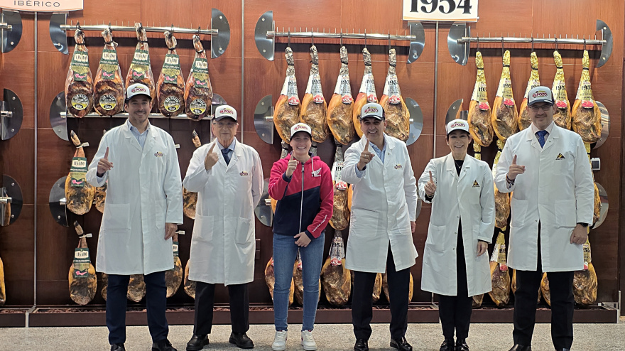 Ana Carrasco, una más de la familia El Pozo Alimentación