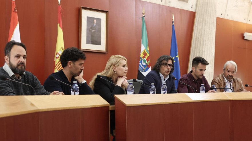 Familiares de Francisca Cadenas, junto con su abogada, Verónica Guerrero