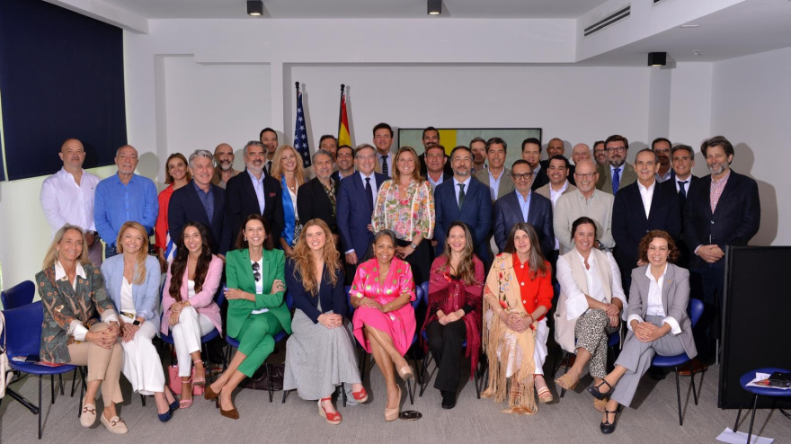 Encuentro del Ayuntamiento de Sevilla organizado por el Club Victoria en Miami.