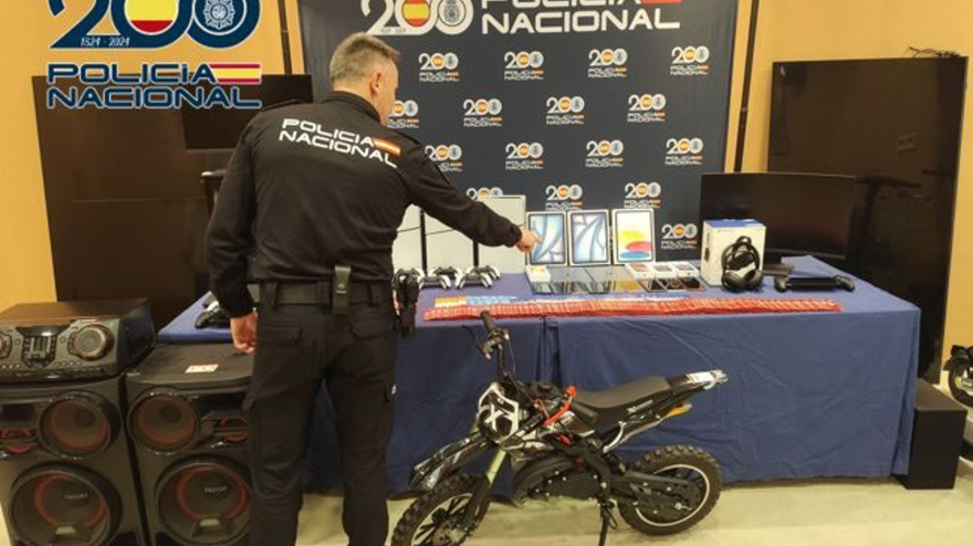 14/04/2026 Los créditos eran utilizados para financiar on line la compra de todo tipo de bienes, así como para contratar tratamientos de mejora de apariencia física como implantes, operaciones estéticas, etcéteraPOLITICA ANDALUCÍA ESPAÑA EUROPA GRANADAPOLICÍA NACIONAL