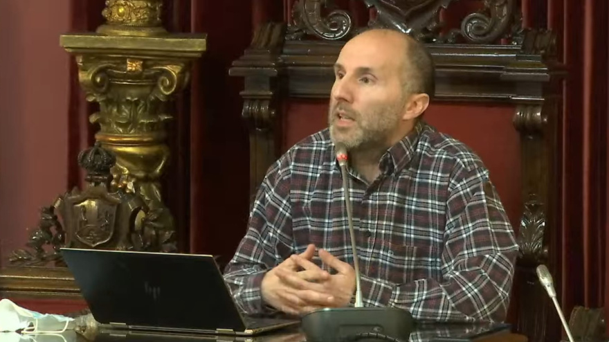 El alcalde de Ourense, Gonzalo Jácome, en el salón de plenos del Concello de Ourense