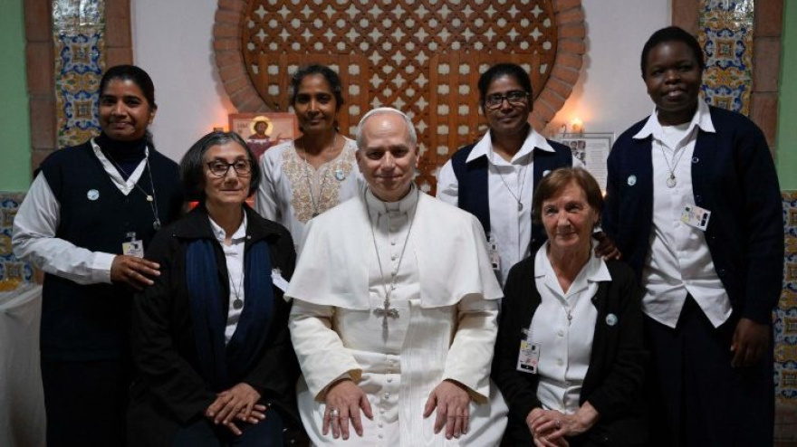 León XIV con las misioneras agustinas de las dos comunidades de Argel