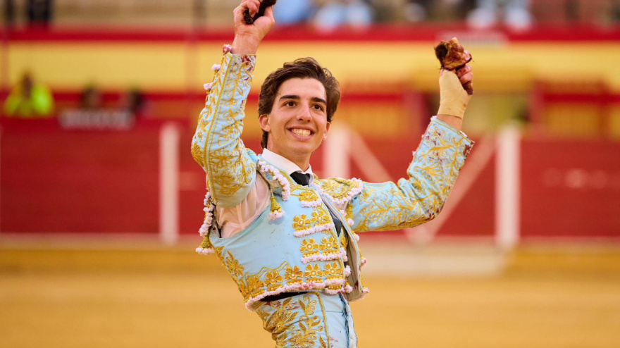 Julio Norte, con las orejas en el festejo de Motril (Granada)