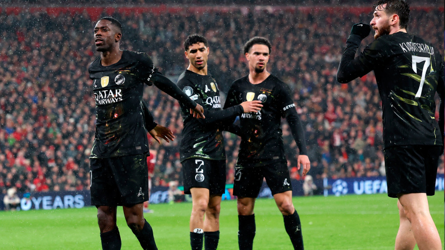 Ousmane Dembélé celebra el primer gol marcado al Arsenal en Anfield