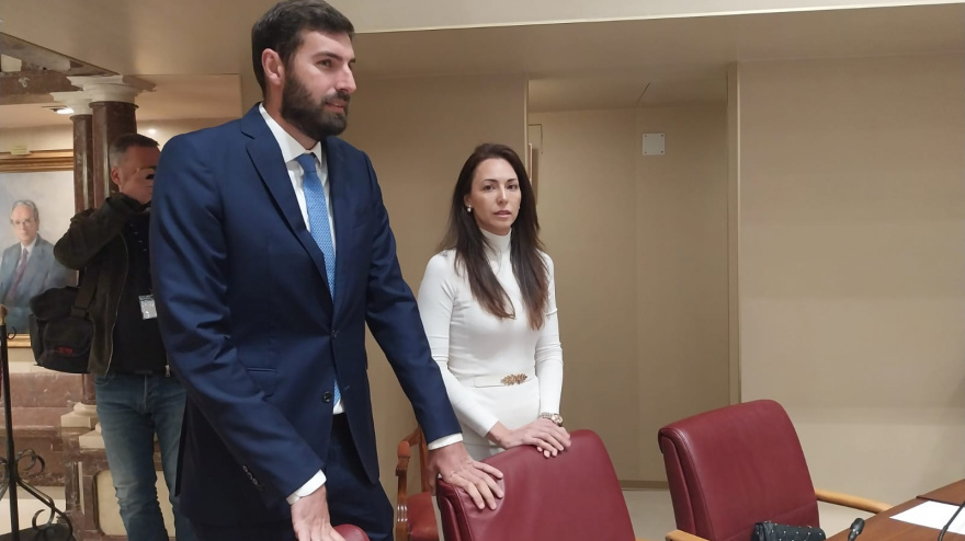 Los ex diputados regionales  de Vox en Murcia José Ángel Antelo y Virginia Martínez, ahora en el Grupo Mixto