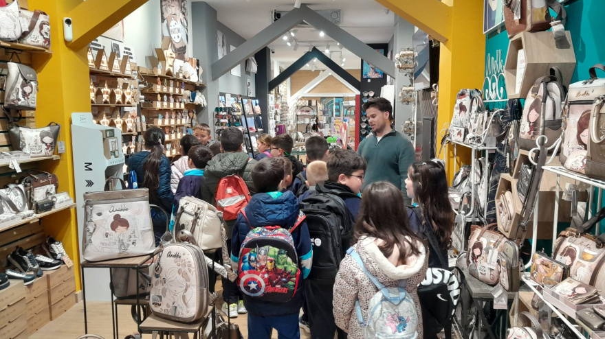 Un comercio del centro Comercial abierto