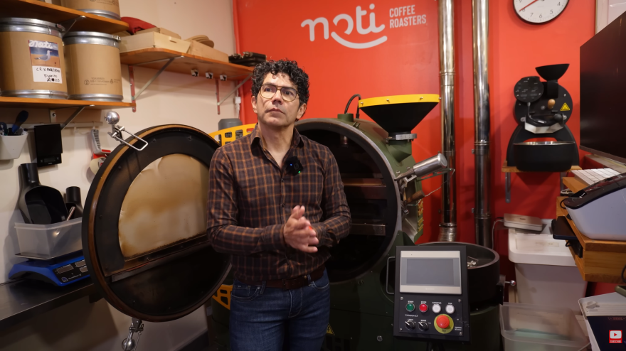 Néstor, dueño de una cafetería