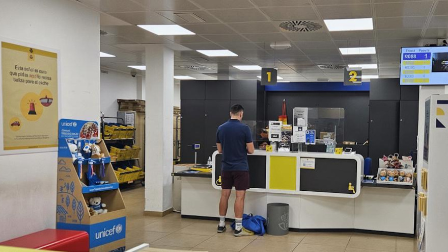 La oficina de Correos de Motril se suma a la regularización de inmigrantes que arranca el lunes