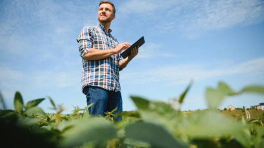 Joven agricultor