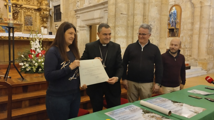 El obispo de Palencia presenta la coronación pontificia de la Virgen del Milagro de Villamuriel de Cerrato