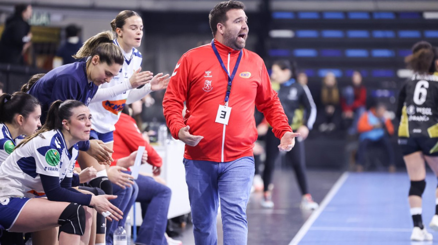 Robert Cuesta en un partido en el Olímpic