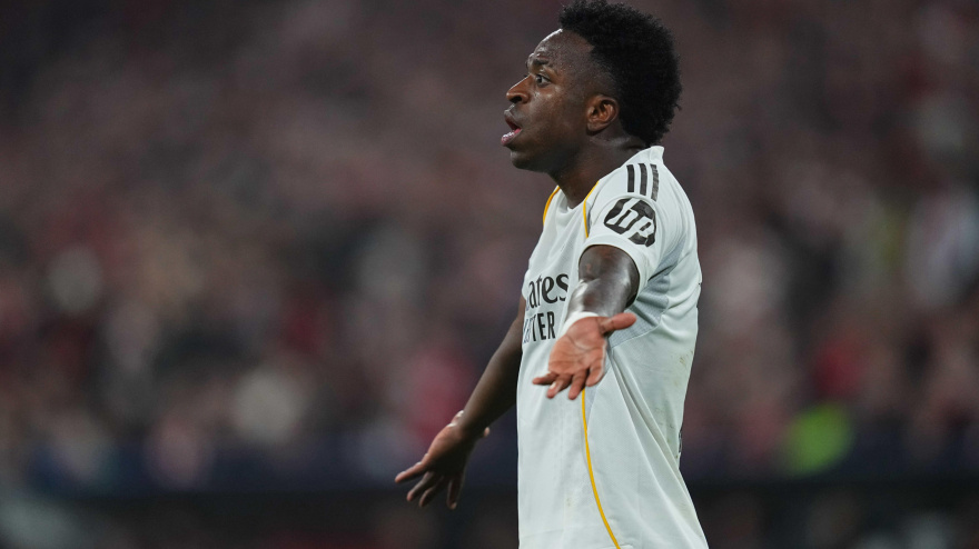 Vinicius Junior del Real Madrid hace un gesto durante el partido de la UEFA Champions League entre el Bayern de Múnich y el Real Madrid.