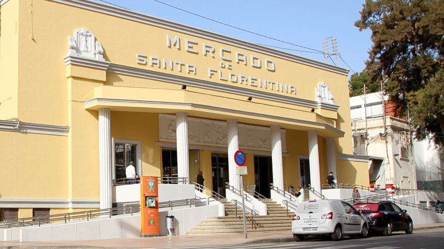 Fachada principal del mercado