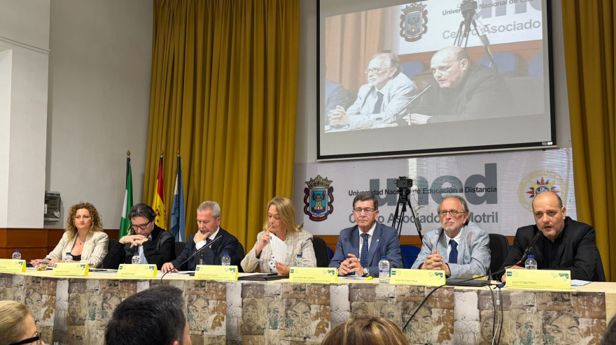 Salvador Amor pone voz a los derechos humanos en Salobreña
