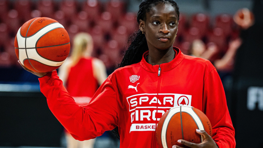 Lola Pendande hace historia y lleva a Almería a la élite del baloncesto europeo