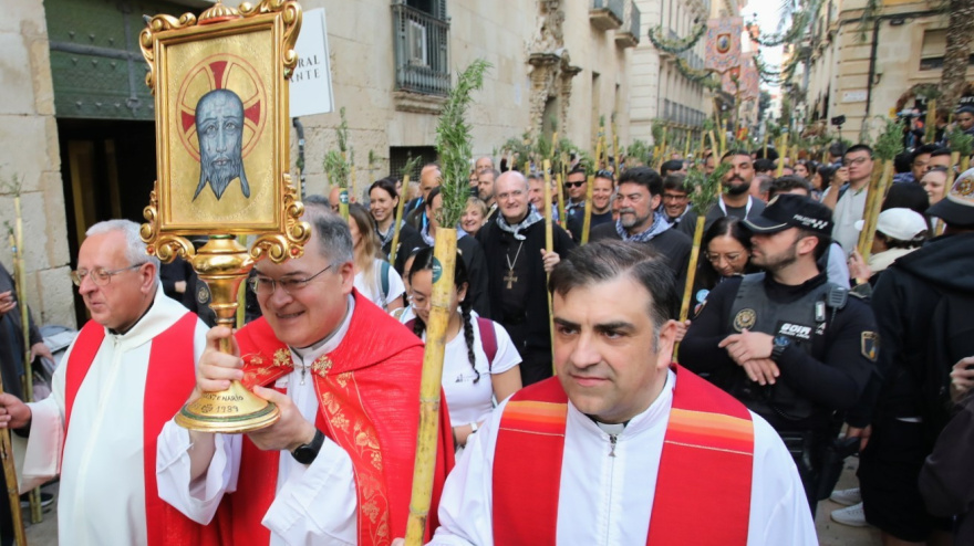 Gran jornada de la Santa Faz en Alicante, sin apenas incidentes.