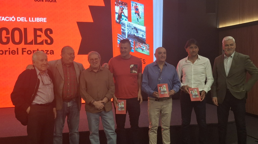 Gabriel Forteza junto a ex del Mallorca en la presentación del libro