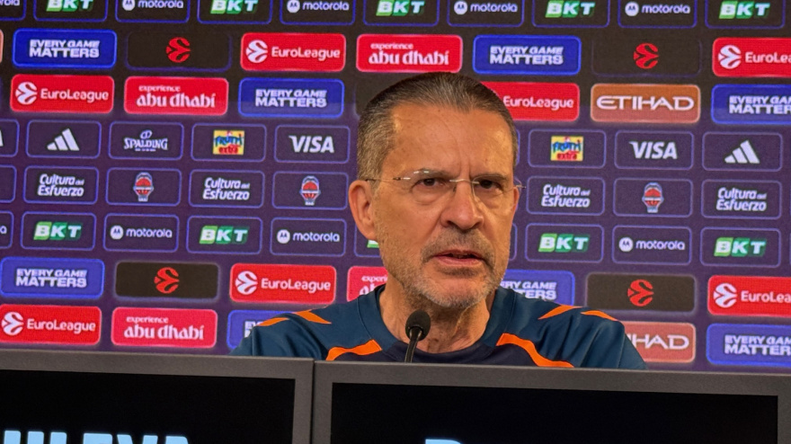 Pedro Martínez atiende a los medios antes de viajar a Sarajevo para la última jornada de la Euroliga