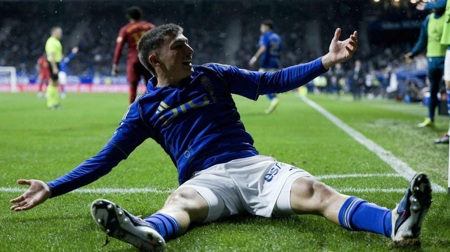 Thiago Fernández celebra un gol en el Carlos Tartiere