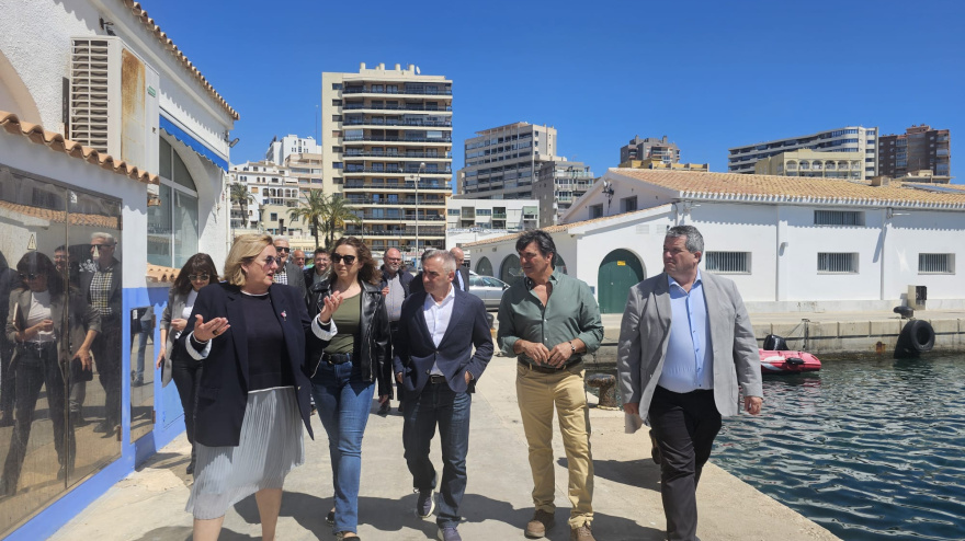 Barrachina se compromete en Calp a modernizar la lonja y reducir la burocracia pesquera